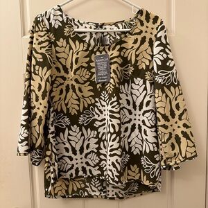 Manuheali’i Women’s Welina Top. Size XS. Olive color.
